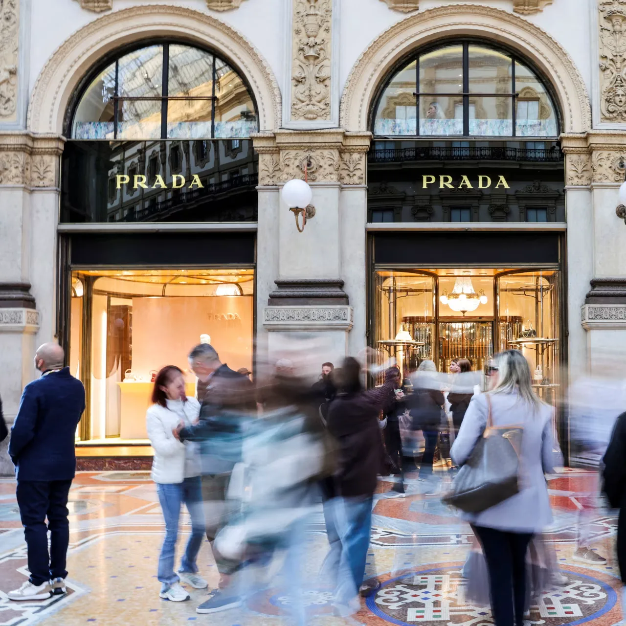 Prada با تورهای غواصی و دامن‌های ۱۰۰ هزار دلاری به دنبال جذب ابرثروتمندان است